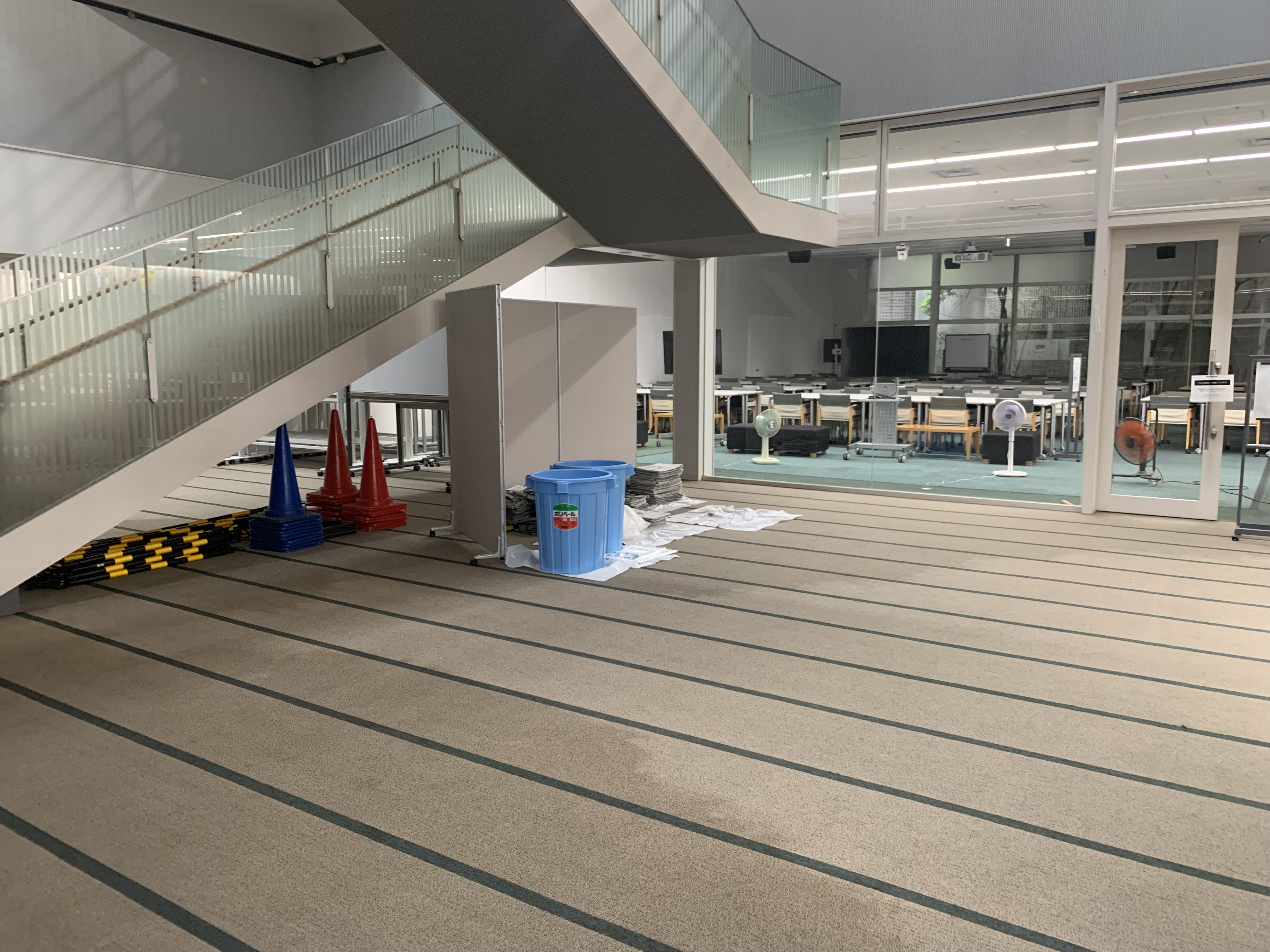 浸水対応後のB1図書館前